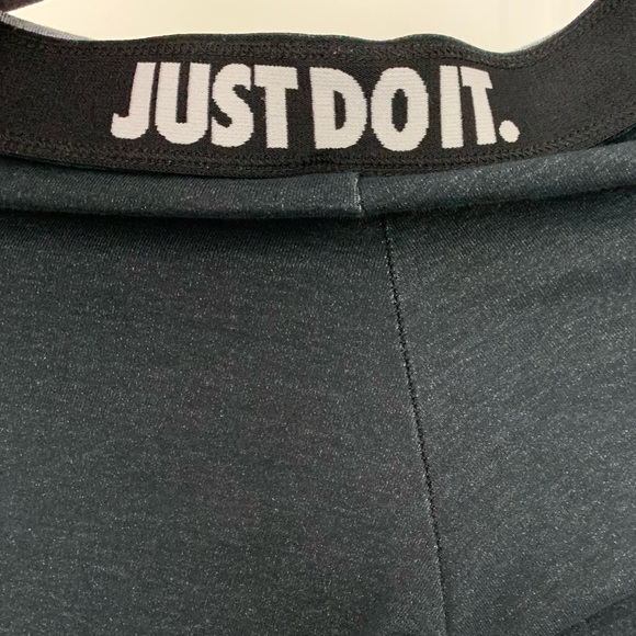 Size small charcoal gray Nike leggings - Picture 2 of 3